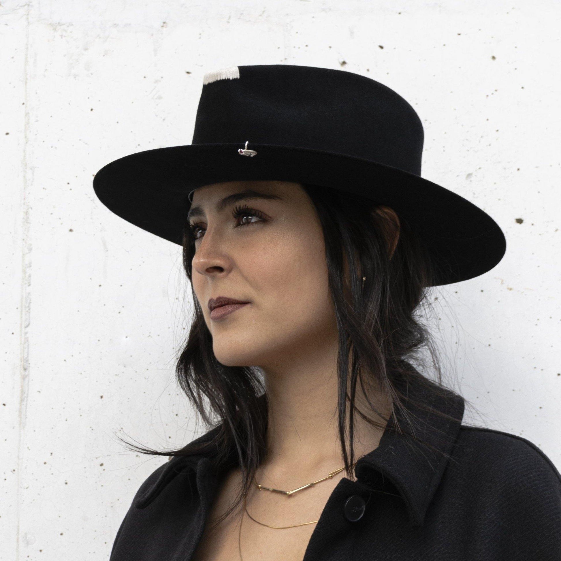 Elementos Oro - Luisa Fernē - Sombreros Artesanales