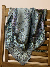woman-freedom-product-silk-scarf-luisa-ferne